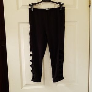 Lattice cut capris